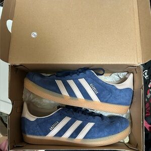EUC Adidas Gazelle Originals in Navy Natural Gum size 8.5